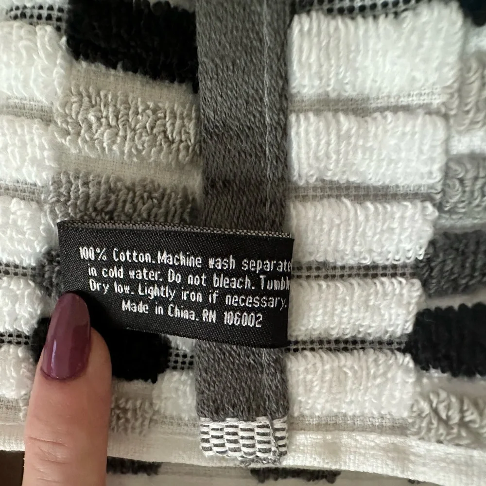 Rachel Zoe Cotton Bath Towels Set of 2 Black and White NEW